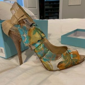 Marciano Wooden Floral Pump